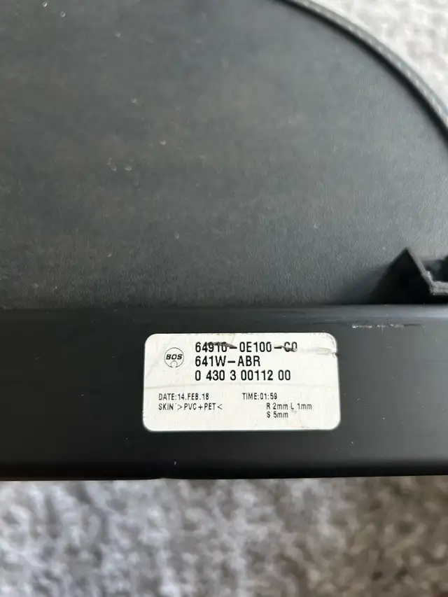 2016-2019 Lexus Cargo Trunk Cover in Garage Sales in Hamilton - Image 4