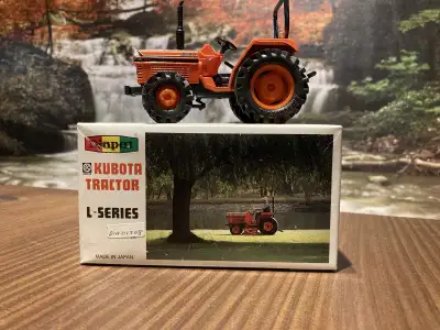 Kubota 1/25 Tracteur L-Series 4’’ de long x 2’’ de large , View more