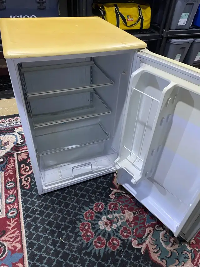 Mini Fridge  in Refrigerators in Portage la Prairie - Image 3
