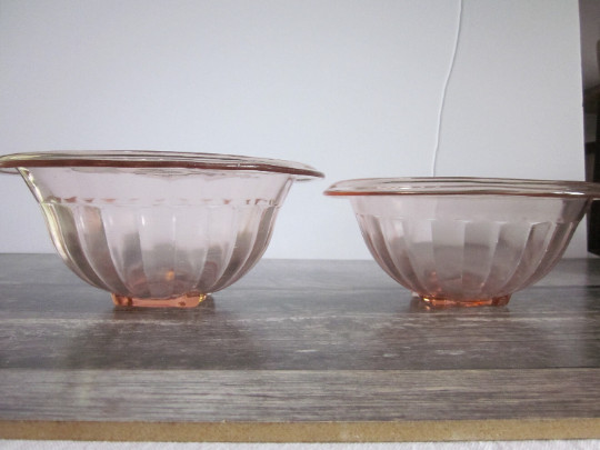 Anciens 2 bols rose de la période de dépression 1940 dans Vaisselle et articles de cuisine  à Lac-Saint-Jean - Image 2