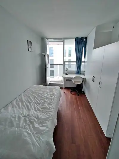Room Rental in Davisville
