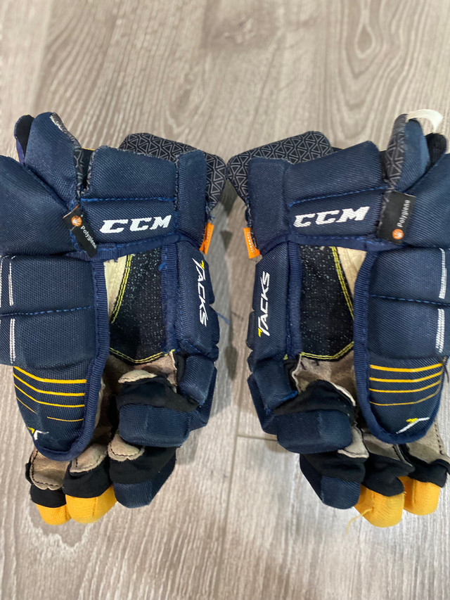Hockey Gloves in Hockey in Mississauga / Peel Region - Image 4