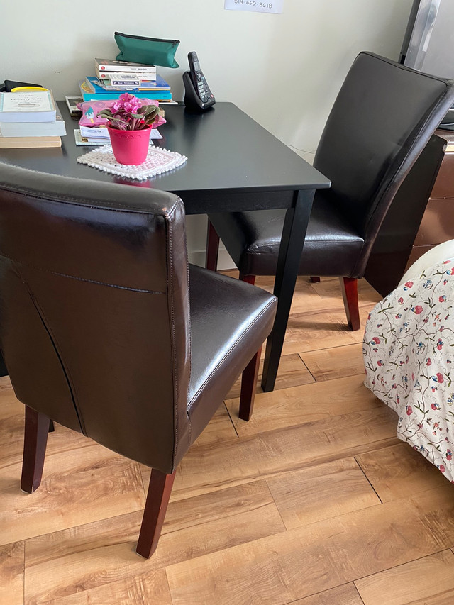 Table neuve et 2 chaises d'occasion | Mobilier de salle à manger et cuisine  | Longueuil/Rive Sud | Kijiji