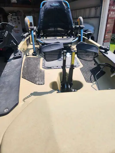 2013 Hobie Mirage Pro Angler 12 Comes with a ram mount, Lowrance Elite 7TI, 12V Lithium battery, sco...