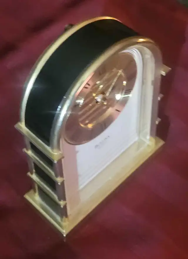 very nice Bulova desk clock  in Home Décor & Accents in Owen Sound - Image 5