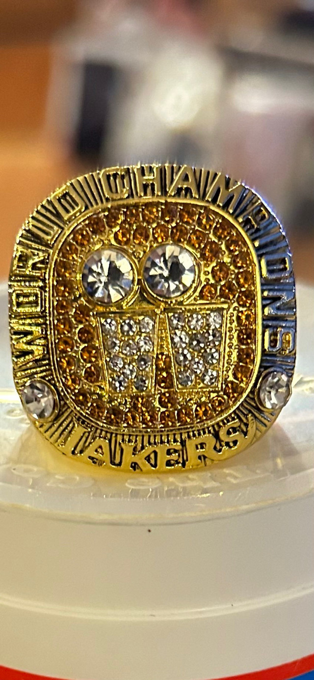 2001 L.A. Lakers NBA Championship Ring Kobe Bryant Showcase 304 in Arts & Collectibles in Edmonton