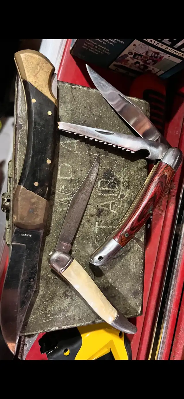 collectors pocket knives  make a offer    in Arts & Collectibles in Ottawa - Image 3