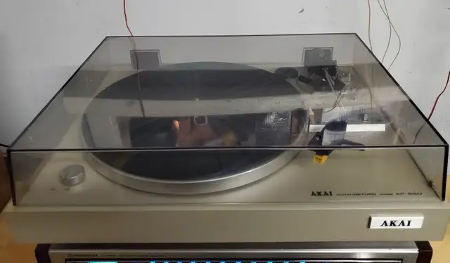 AKAI AP-B20CS RARE VINTAGE BELT DRIVE AUTO-RETURN TURNTABLE BOX in Stereo Systems & Home Theatre in Markham / York Region - Image 6