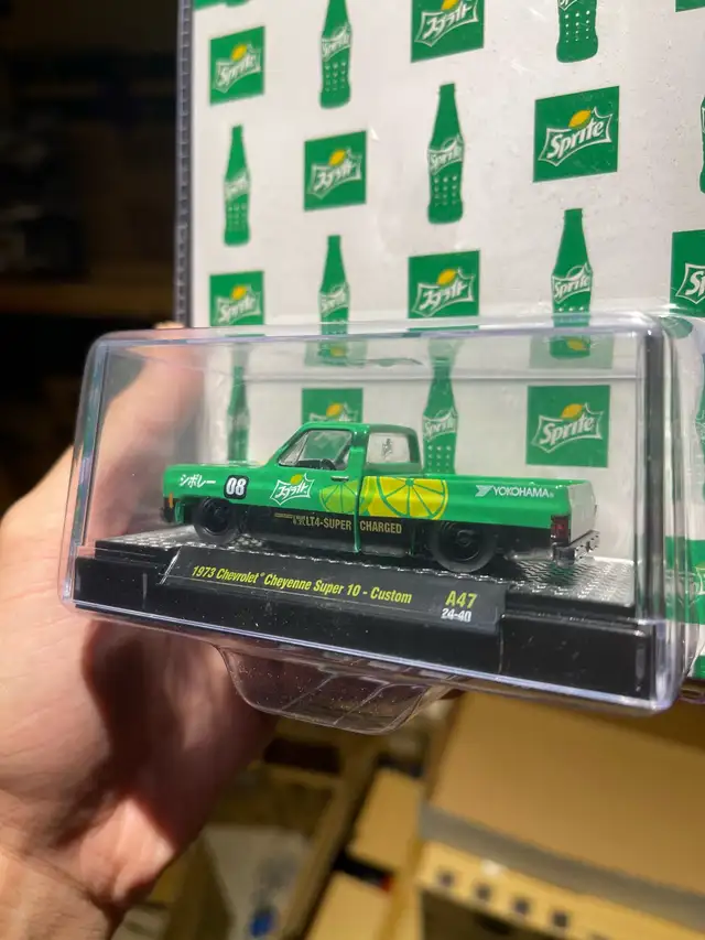 M2 Machines Sprite ‘73 Chevrolet Cheyenne Super 10 Custom Square in Arts & Collectibles in Markham / York Region - Image 4