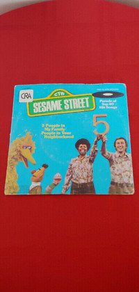 RARE, VINTAGE 1976 SESAME STREET, 5 PEOPLE IN YOUR FAMILY!!!