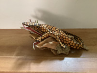 FAUX LIZARD ON DRIFTWOOD