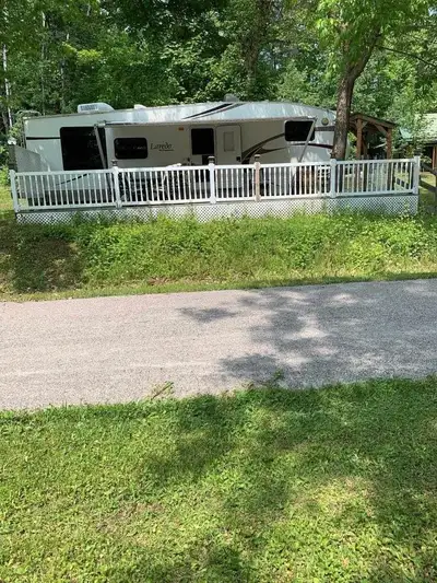 2007 Laredo 5th Wheel - Lot fees paid for 2025 Season Trailer is 31 feet / sleeps 4 comfortably Loca...