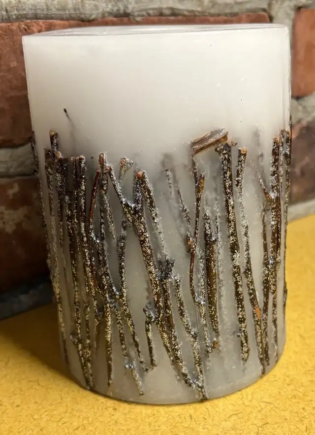 6”/15CM POTTERY BARN WINTER FOREST BOTANICAL PILLAR CANDLE in Home Décor & Accents in Markham / York Region - Image 2