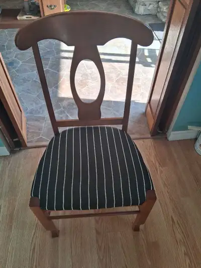 une chaise de cuisine 10$, View more
