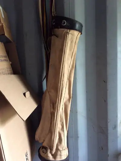ESTATE SALE....VINTAGE CANVAS GOLF BAGS...., Voir plus