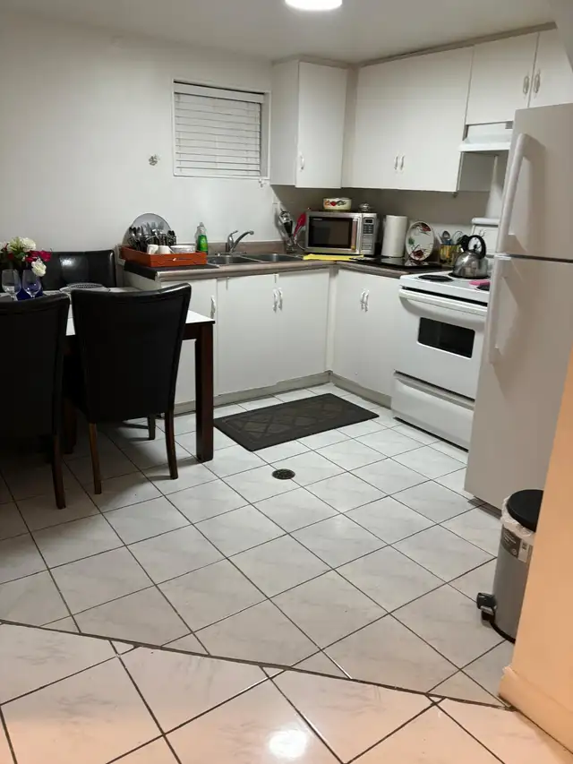 Rooms for Rent in Malton Mississauga for Girls only in Room Rentals & Roommates in Mississauga / Peel Region - Image 9