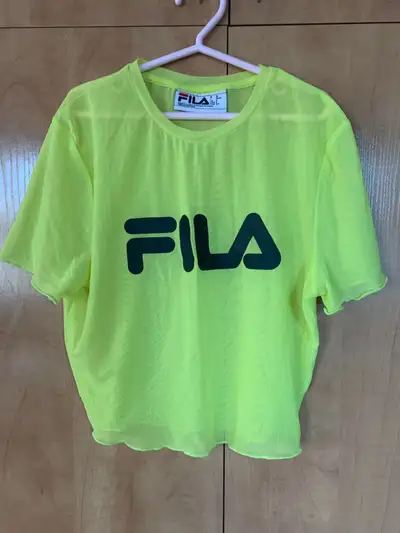 Vêtements sports: Lolë, Under Armour, Fila, Calvin Klein 10$ ch, View more