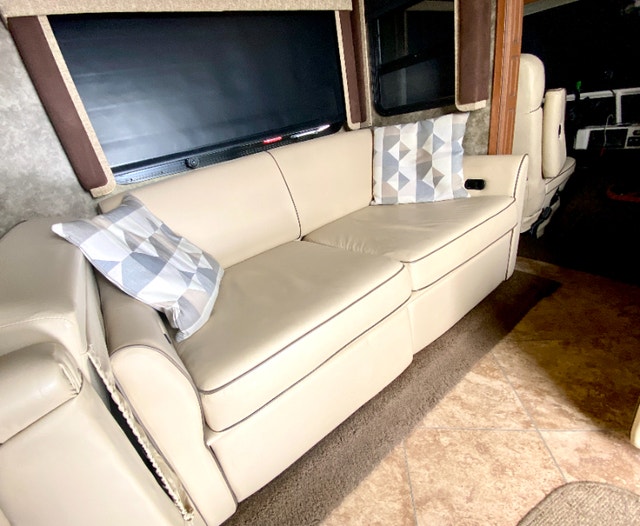 VERY CLEAN FLEETWOOD SOUTHWIND CLASS A MOTORHOME ^ ^ RVs & Motorhomes