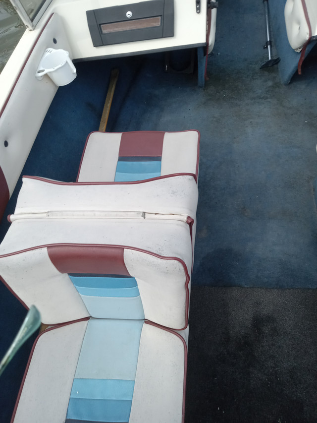 15 ft bowrider style boat with 90hp yamaha and trailer in Powerboats & Motorboats in St. Catharines - Image 3