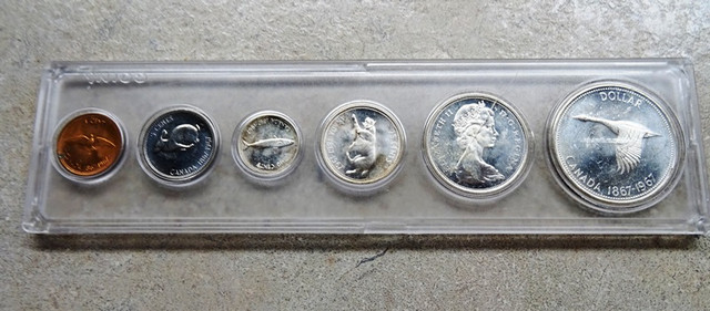 1967 SILVER COIN SET pl Centennial CANADIAN in case Uncirculated in Arts & Collectibles in Brantford - Image 3