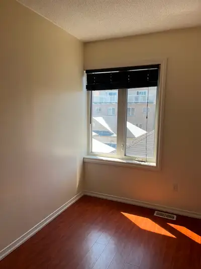 Private Room for Rent – York University Village | $800/month | All Utilities Included Bright, unfurn...