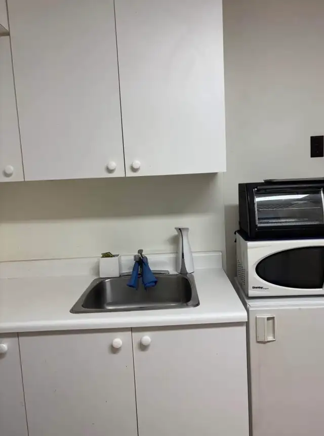 COZY ONE BEDROOM STUDIO - SEPT 1 in Long Term Rentals in North Shore - Image 7