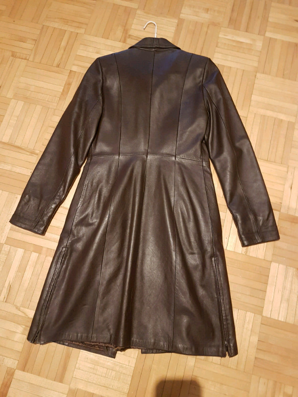 Manteau cuir femme gr. S/XS dans Femmes - Hauts et vêtements d'extérieur  à Laval/Rive Nord - Image 4