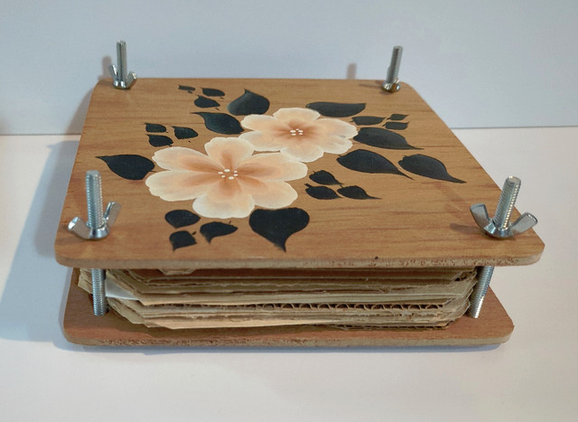 8" x 8" Wooden Flower Press. in Hobbies & Crafts in Thunder Bay - Image 2