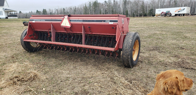 1999 International Grain Drill with Grass Seeder Box in Other in Moncton - Image 2
