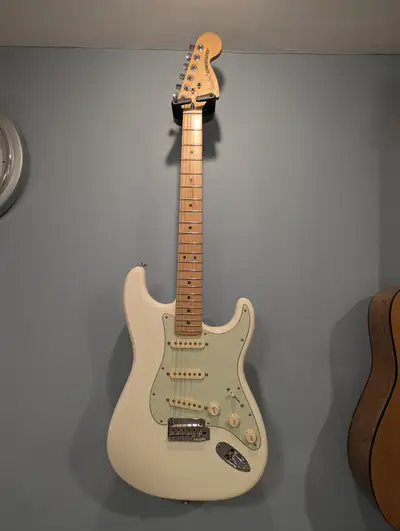 MIM Fender  Deluxe Roadhouse™ Strat® Stratocaster, View more