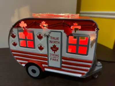 EUC Scentsy Patriotic Canada Camper RV Warmer True North Strong and Free. This is metal painted Red...
