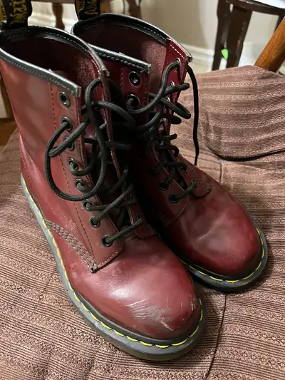 Ladies size 6 boots, Not insulated, View more