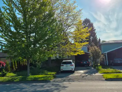3Bed Rms with 3 Parking Spots  in Oshawa