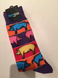 HOTSOX  multi coloured pigs pattern.. men's size 9-12