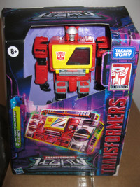 New Transformers Legacy Voyager Class Autobot Blaster and Eject