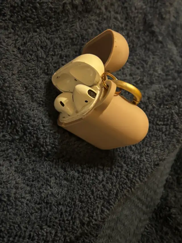 Apple AirPod 2579220789810974721