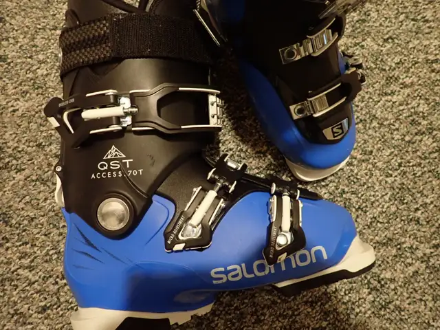 SALOMON - SKI BOOTS - 2 PAIR in Ski in Kelowna - Image 2
