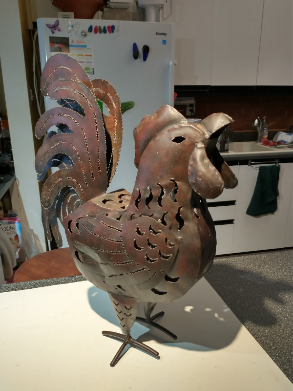 20" x 17" vintage rustic rooster themed candle holder. in Arts & Collectibles in Oakville / Halton Region - Image 3