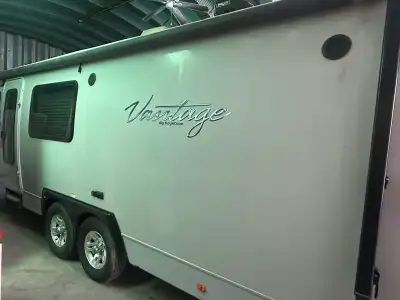 2013 Keystone Vantage travel trailer 29RLS