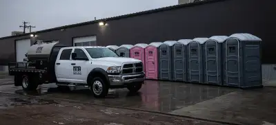 Truck: 2012 Dodge Ram 5500 SLT 4WD Crew Cab 197” WB 84”CA (Silver but wrapped White) -126xxxKms Did...