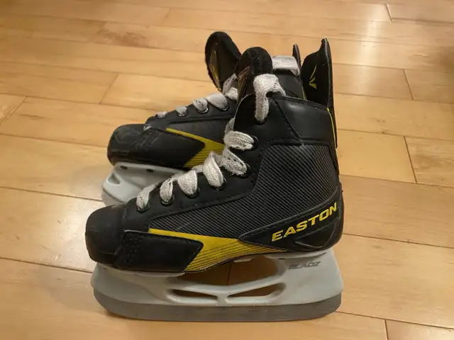 hockey skates youth 12 in Hockey in Calgary - Image 2