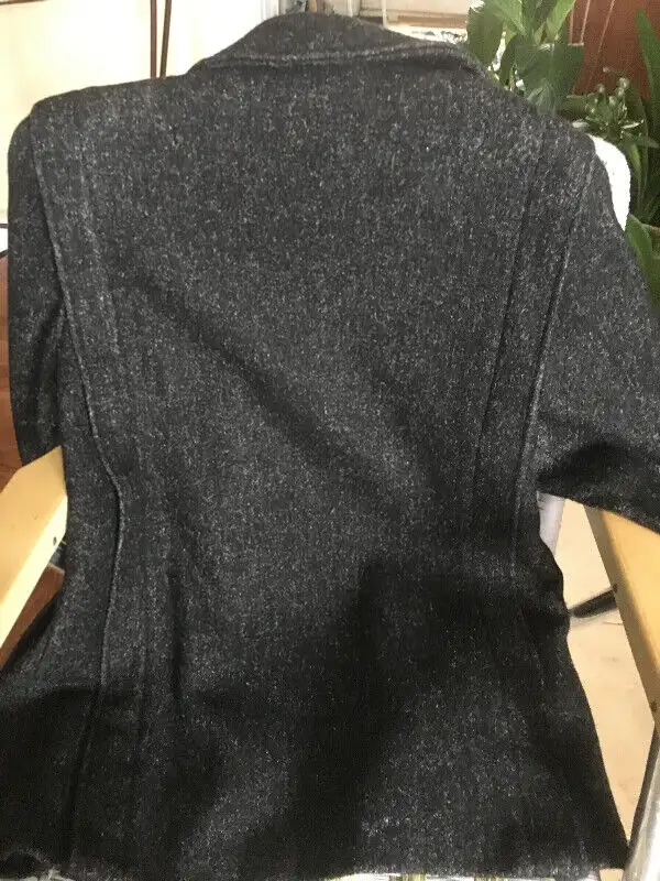 Manteau Editiongris gr 11/12 ladies grey wool coat in Women's - Tops & Outerwear in Longueuil / South Shore - Image 2