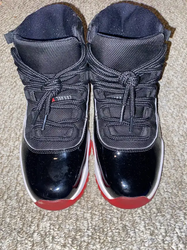 Jordan 11 Size 9.5 in Men's Shoes in Mississauga / Peel Region - Image 2