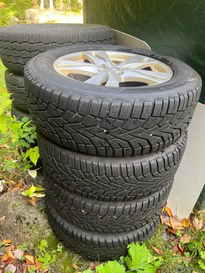 4 winter tires on rims that fit 2017 Hyundai Santa Fe Xl. 235 60 r18 Brand new last winter, so low m...