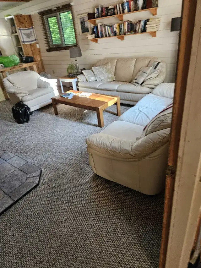 Restful all season cabin year round hot tub pets allowed in Manitoba in Canada - Image 5