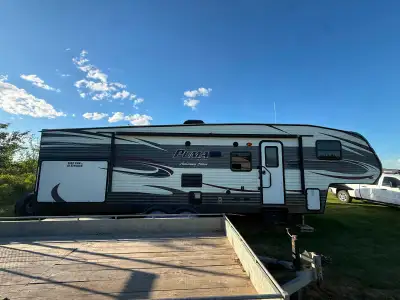 2015 Palomino Puma anniversary edition fifthwheel bunkhouse. Model # BHSS-295. Bought brand new in 2...