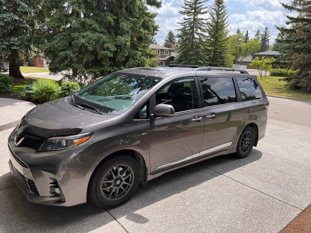 2019 Loaded Toyota Sienna LE AWD DVD in Cars & Trucks in Calgary - Image 2