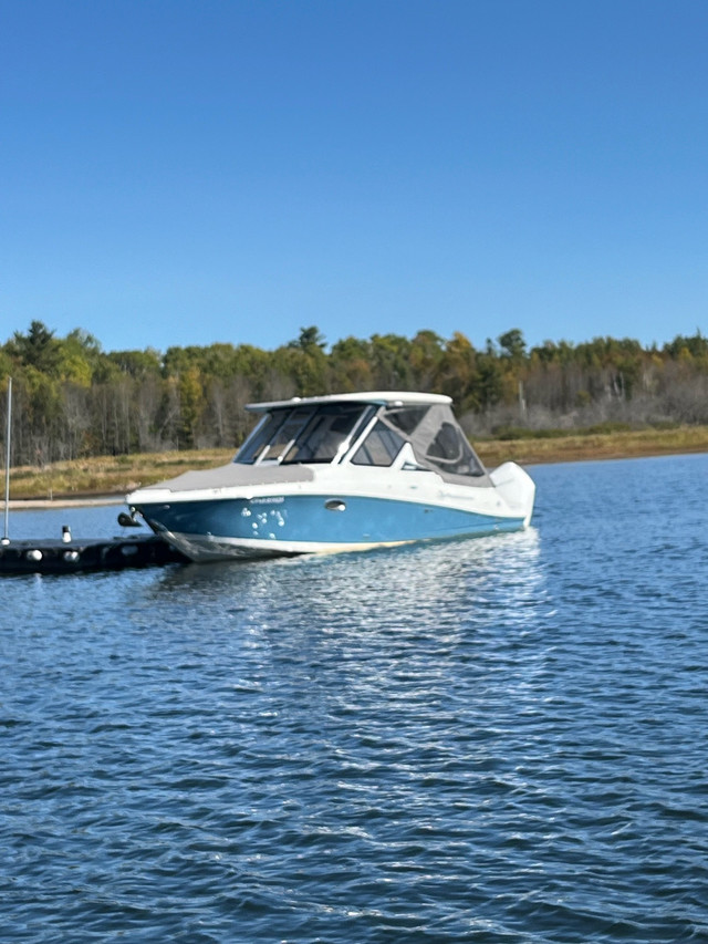 2023 Finseeker 280DC, luxury fishing yacht in Powerboats & Motorboats in London - Image 2