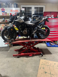 Motorcycle hydraulic lift table
