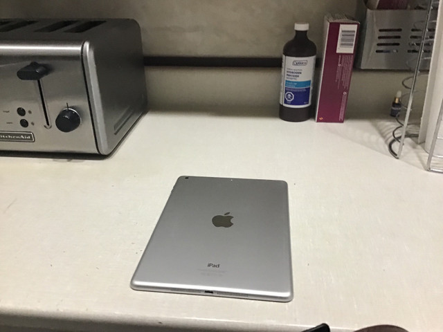 Apple Ipad Air 1 Wifi 32GB à vendre en excellente condition dans iPad et tablettes  à Saint-Jean-sur-Richelieu